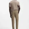 Schmal geschnittene Hose aus wasserabweisendem Stretchstoff Schmal geschnittene Hose aus wasserabweisendem Stretchstoff