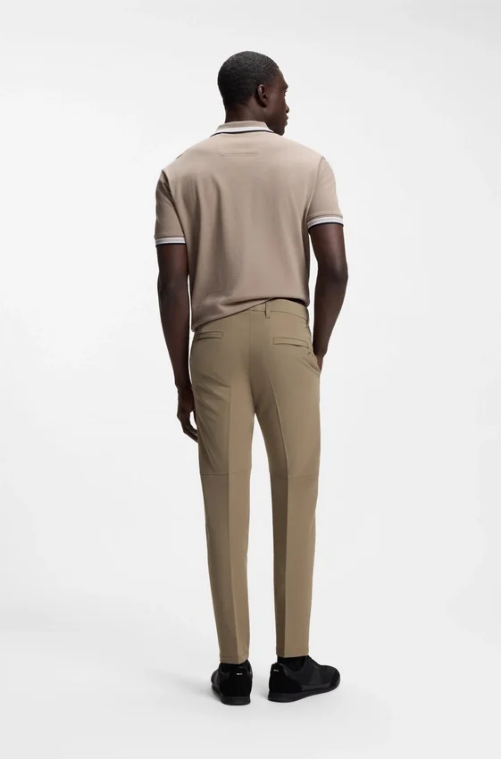 Schmal geschnittene Hose aus wasserabweisendem Stretchstoff Schmal geschnittene Hose aus wasserabweisendem Stretchstoff