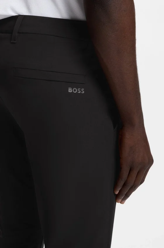 Schmal geschnittene Hose aus wasserabweisendem Stretchstoff Schmal geschnittene Hose aus wasserabweisendem Stretchstoff