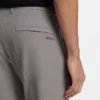 Schmal geschnittene Hose aus wasserabweisendem Stretchstoff Schmal geschnittene Hose aus wasserabweisendem Stretchstoff
