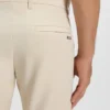 Schmal geschnittene Hose aus wasserabweisendem Stretchstoff Schmal geschnittene Hose aus wasserabweisendem Stretchstoff