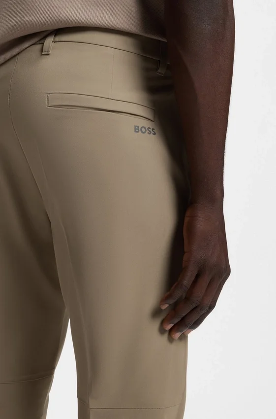 Schmal geschnittene Hose aus wasserabweisendem Stretchstoff Schmal geschnittene Hose aus wasserabweisendem Stretchstoff