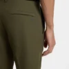 Schmal geschnittene Hose aus wasserabweisendem Stretchstoff Schmal geschnittene Hose aus wasserabweisendem Stretchstoff