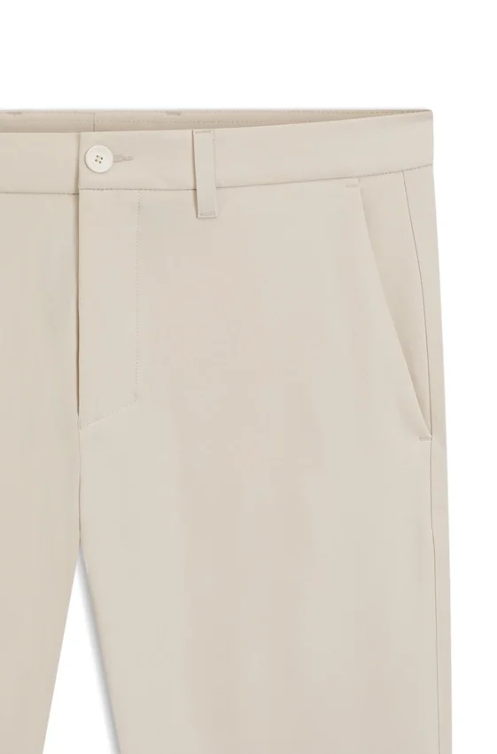 Schmal geschnittene Hose aus wasserabweisendem Stretchstoff Schmal geschnittene Hose aus wasserabweisendem Stretchstoff