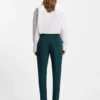 Schmal geschnittene Hose mit geschlitzten Säumen