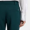 Schmal geschnittene Hose mit geschlitzten Säumen