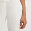 Schmal geschnittene Hose mit Seitenschlitzen