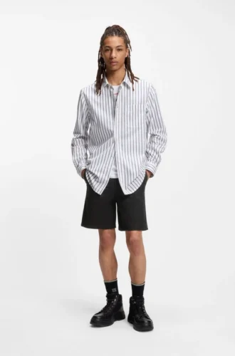 Schmal geschnittene Shorts aus Stretch-Baumwolltwill