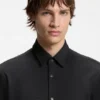 Schmal geschnittenes Hemd aus Performance-Stretch-Jacquard Schmal geschnittenes Hemd aus Performance-Stretch-Jacquard