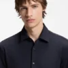 Schmal geschnittenes Hemd aus Performance-Stretch-Jacquard Schmal geschnittenes Hemd aus Performance-Stretch-Jacquard