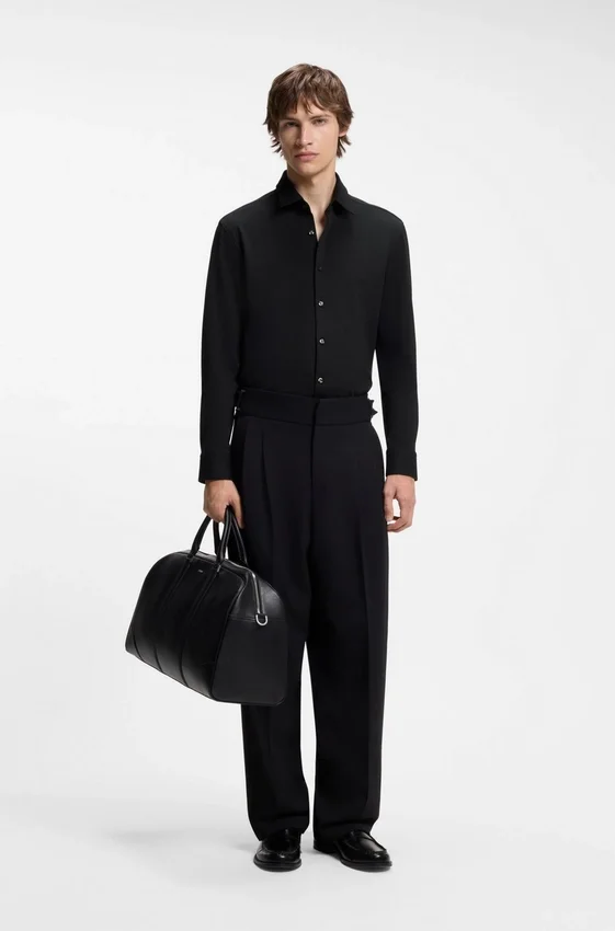 Schmal geschnittenes Hemd aus Performance-Stretch-Jacquard Schmal geschnittenes Hemd aus Performance-Stretch-Jacquard