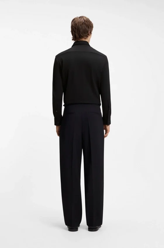 Schmal geschnittenes Hemd aus Performance-Stretch-Jacquard Schmal geschnittenes Hemd aus Performance-Stretch-Jacquard