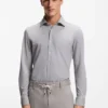 Schmal geschnittenes Hemd aus strukturiertem Performance-Stretch-Material Schmal geschnittenes Hemd aus strukturiertem Performance-Stretch-Material
