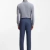 Schmal geschnittenes Hemd aus strukturiertem Performance-Stretch-Material Schmal geschnittenes Hemd aus strukturiertem Performance-Stretch-Material