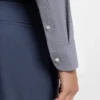 Schmal geschnittenes Hemd aus strukturiertem Performance-Stretch-Material Schmal geschnittenes Hemd aus strukturiertem Performance-Stretch-Material
