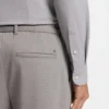Schmal geschnittenes Hemd aus strukturiertem Performance-Stretch-Material Schmal geschnittenes Hemd aus strukturiertem Performance-Stretch-Material