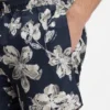 Schnelltrocknende Badeshorts mit Allover-Print
