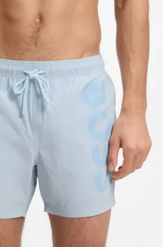 Schnelltrocknende Badeshorts mit vertikalem Logo-Print