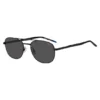 Schwarze Sonnenbrille mit blauen Details