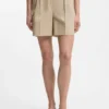 Shorts in lockerer Passform