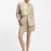 Shorts in lockerer Passform