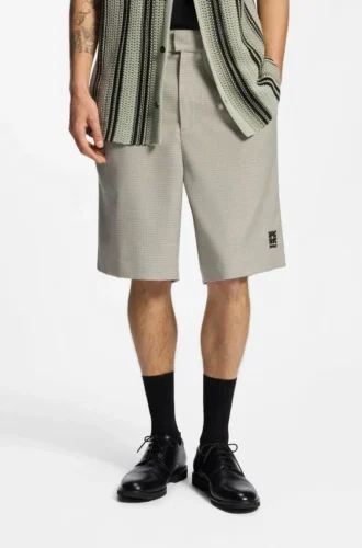 Shorts in lockerer Passform mit Hahnentrittmuster