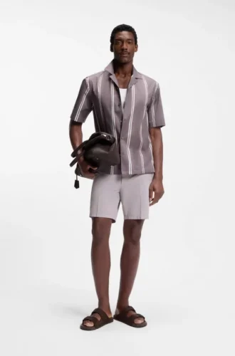 Shorts in Modern-Fit aus Stretch-Baumwolltwill