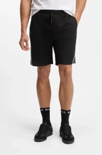 Shorts mit Kontrastpaspel aus einer Baumwollmischung