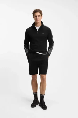 Shorts mit Kontrastpaspel aus einer Baumwollmischung