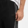 Shorts mit Kontrastpaspel aus einer Baumwollmischung