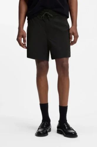 Shorts mit Kontrastpaspeln und wasserabweisender Ausrüstung
