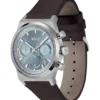 Silberfarbene Chronographenuhr mit braunem Lederarmband