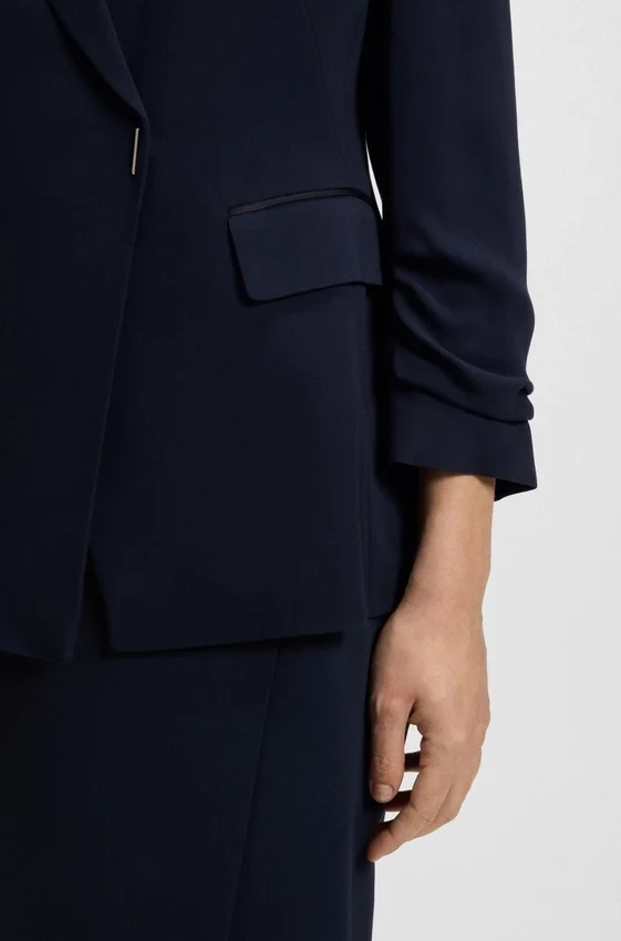 Slim-Fit-Blazer mit Druckknopfverschluss Slim-Fit-Blazer mit Druckknopfverschluss