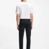 Slim-Fit-Chinos aus Stretch-Baumwollsatin Slim-Fit-Chinos aus Stretch-Baumwollsatin
