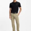 Slim-Fit-Chinos aus Stretch-Baumwollsatin Slim-Fit-Chinos aus Stretch-Baumwollsatin