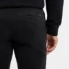Slim-Fit-Chinos aus Stretch-Baumwollsatin