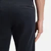 Slim-Fit-Chinos aus Stretch-Baumwollsatin Slim-Fit-Chinos aus Stretch-Baumwollsatin