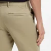 Slim-Fit-Chinos aus Stretch-Baumwollsatin Slim-Fit-Chinos aus Stretch-Baumwollsatin