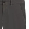 Slim-Fit-Chinos aus Stretch-Baumwollsatin Slim-Fit-Chinos aus Stretch-Baumwollsatin