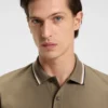 Slim-Fit-Polohemd aus Baumwolle mit gestreiftem Kragen