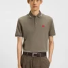 Slim-Fit-Poloshirt aus Baumwollpiqué mit rotem Logo-Label