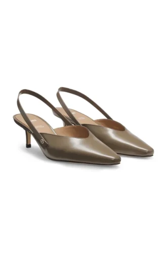 Slingback-Pumps aus poliertem Leder