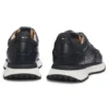 Sneaker aus brüniertem Leder Sneaker aus brüniertem Leder