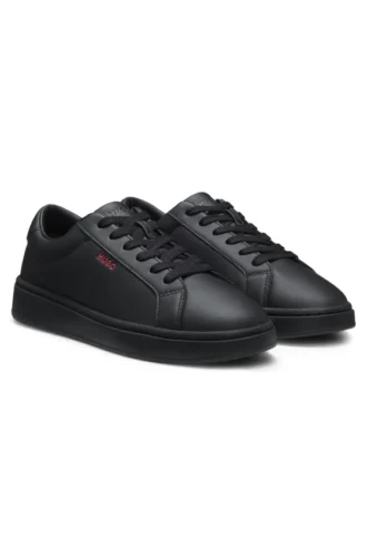 Sneaker aus Kunstleder mit Kontrastlogo