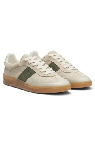 Sneaker aus Leder und Wildleder