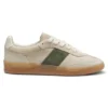 Sneaker aus Leder und Wildleder