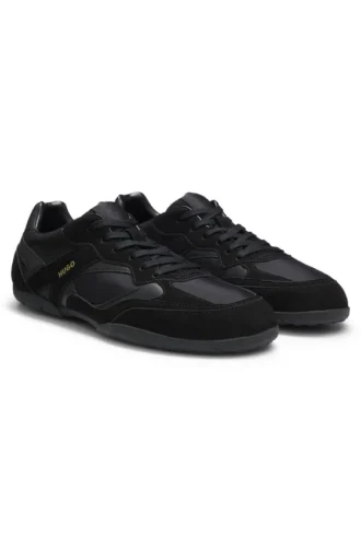 Sneaker aus verschiedenen Materialien mit offenem Mesh