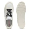 Sneaker aus verschiedenen Materialien mit offenem Mesh
