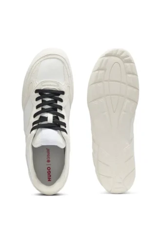 Sneaker aus verschiedenen Materialien mit offenem Mesh