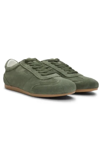 Sneaker aus Wildleder mit Logo-Details